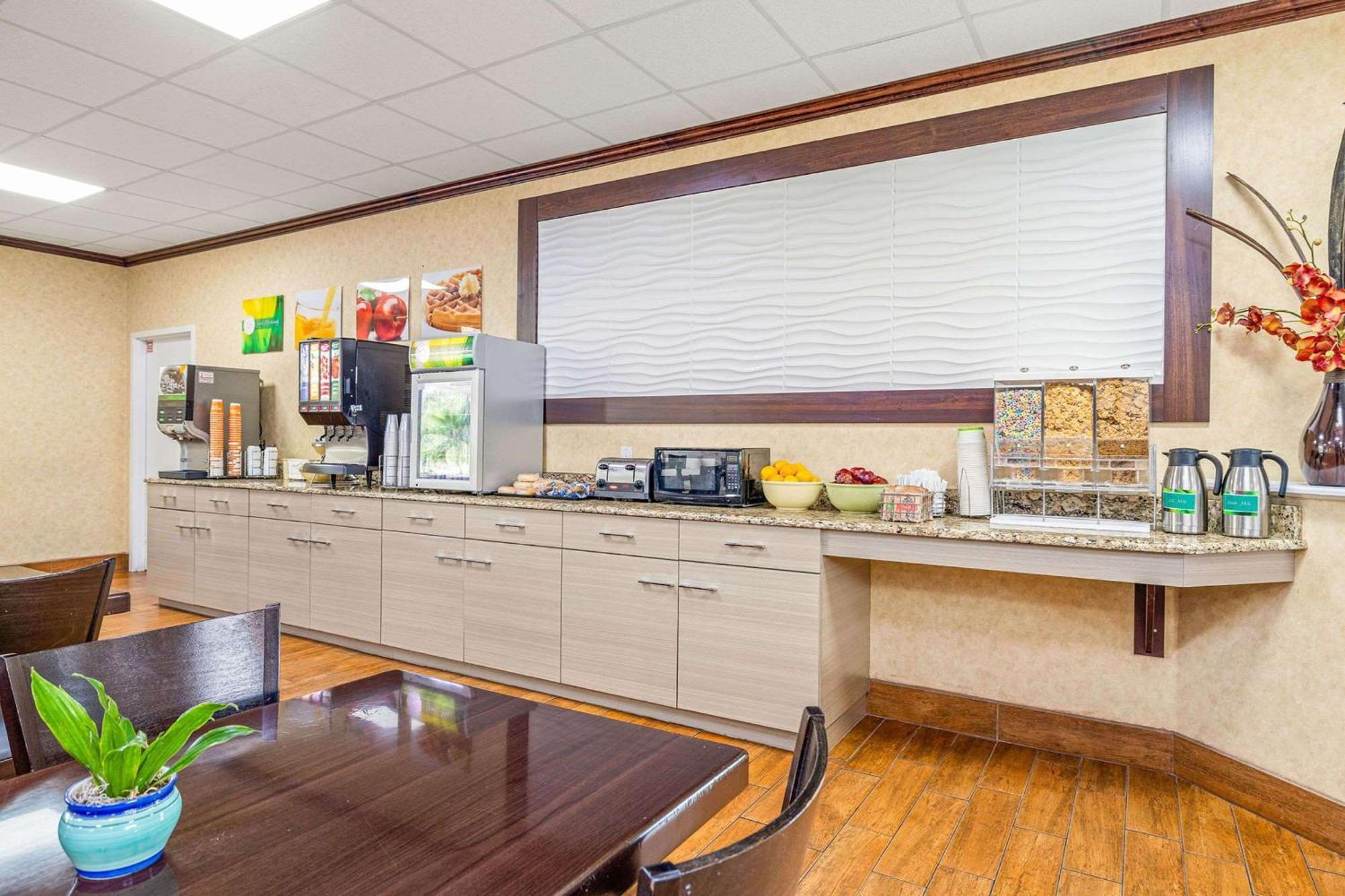 Quality Inn & Suites Tampa-Ybor City Экстерьер фото