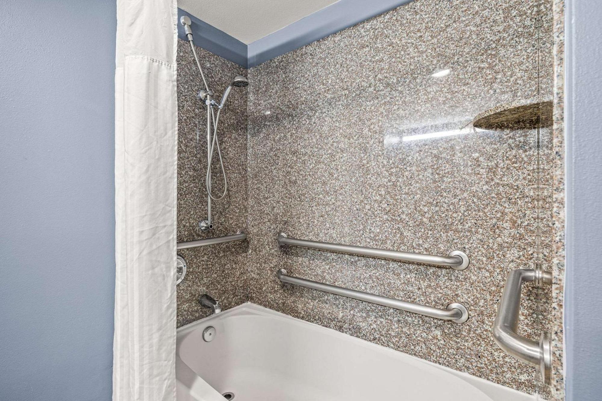Quality Inn & Suites Tampa-Ybor City Экстерьер фото